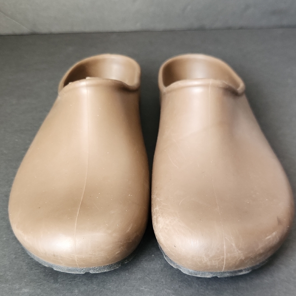 Sloggers Tan Slip-On Clogs - Picture 4 of 7